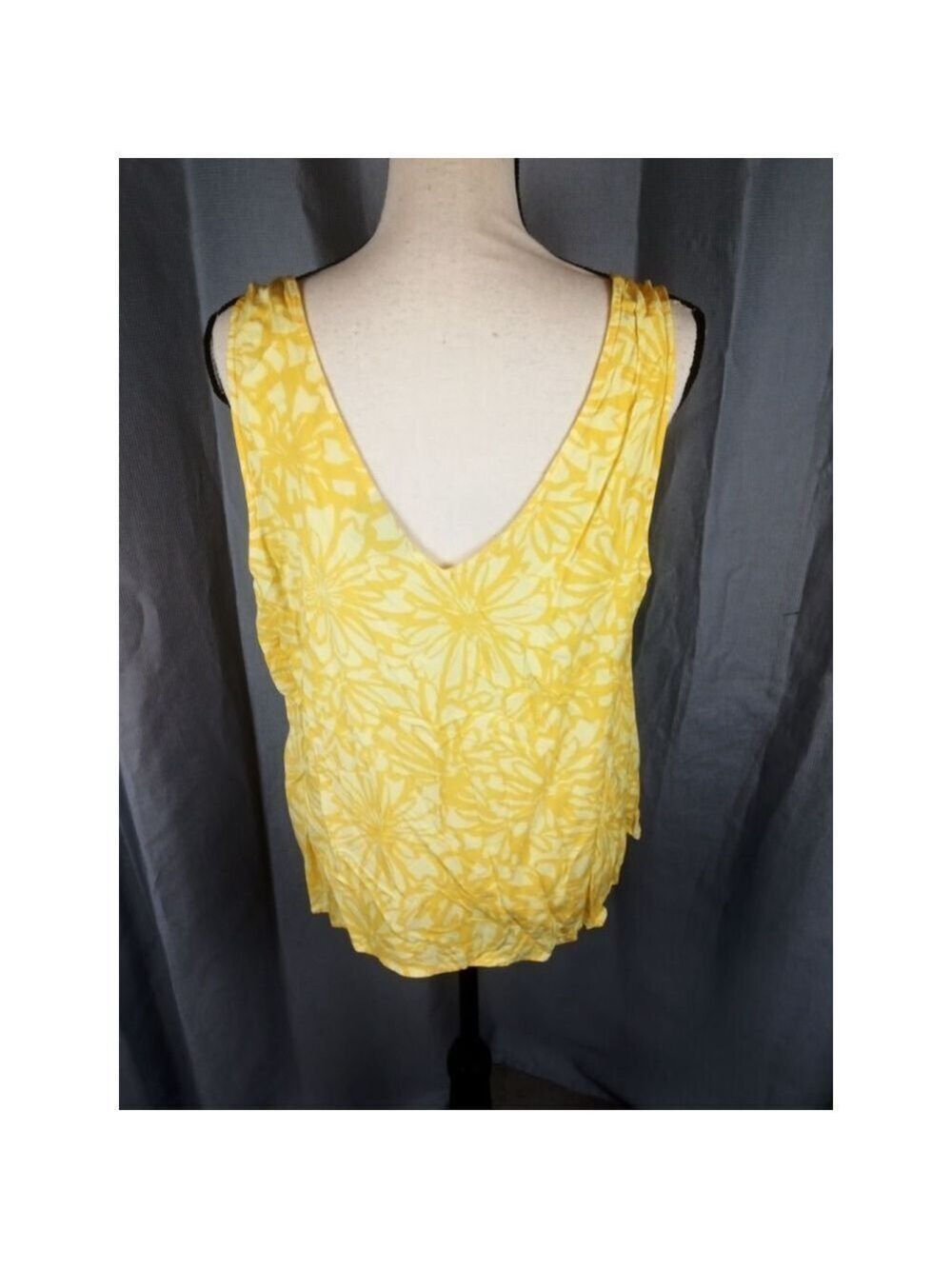 Women's ModCloth Yellow Cream Floral V-Neck Tank Top Plus Size 2X - Picture 3 of 4